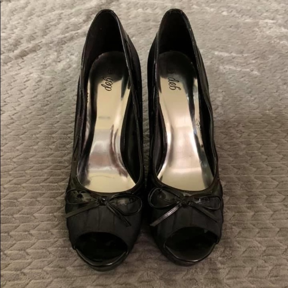 Super cute Deb heals